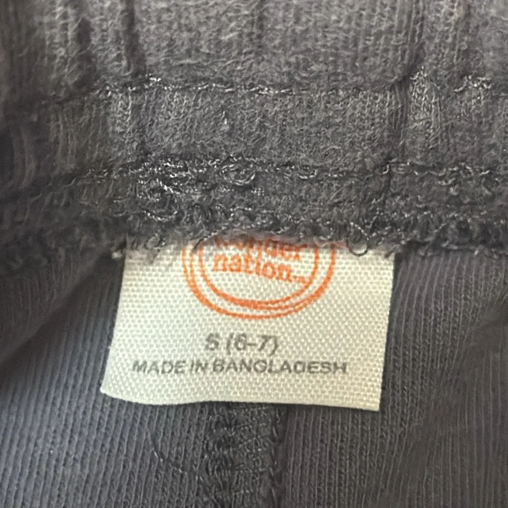 Wonder Nation Gray Casual Shorts with Black Zipper Pockets Size S (6-7)
